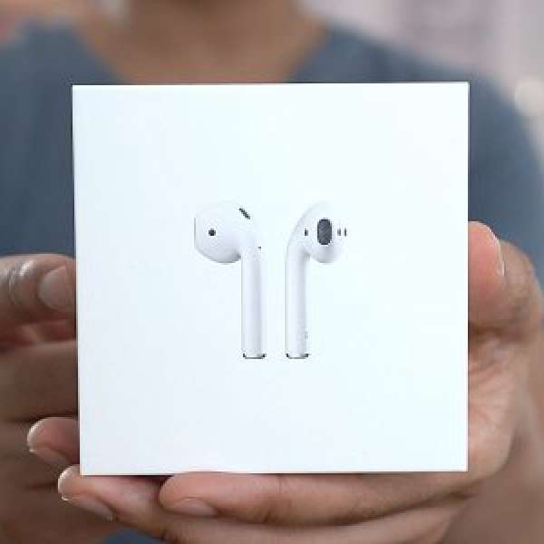 ■ 100% 全新未開封， 港行 AirPods 2 配備無線充電盒藍牙耳機 ，跟單保用1年 ，零...