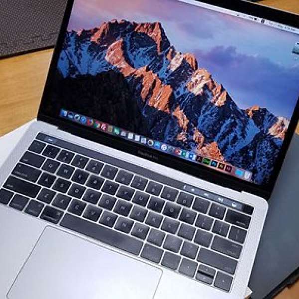 MacBook Pro 13" 512GB Touch bar有保養2019年11月30日全套齊