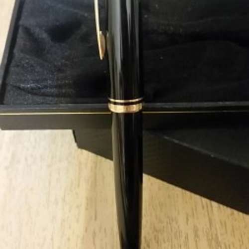 100%新，正品牌mont blanc原子筆，只收藏欣賞，沒有用過