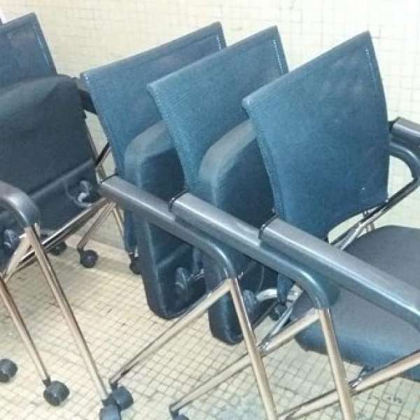 辦公室有轆可摺椅子