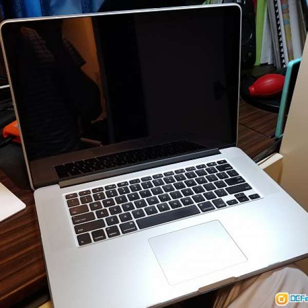 Macbook Pro 15" Retina i7 256GB 16GB Ram (2014) 95%新