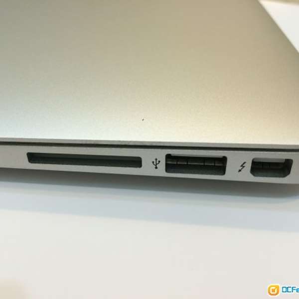Macbook Air  (Early 2014) 80% New