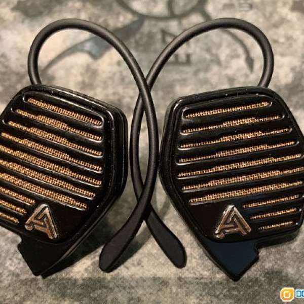 Audeze LCDi4 earphone