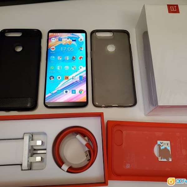 九成新 OnePlus 5T 8GB RAM + 128G ROM 黑色港版 全套配件齊