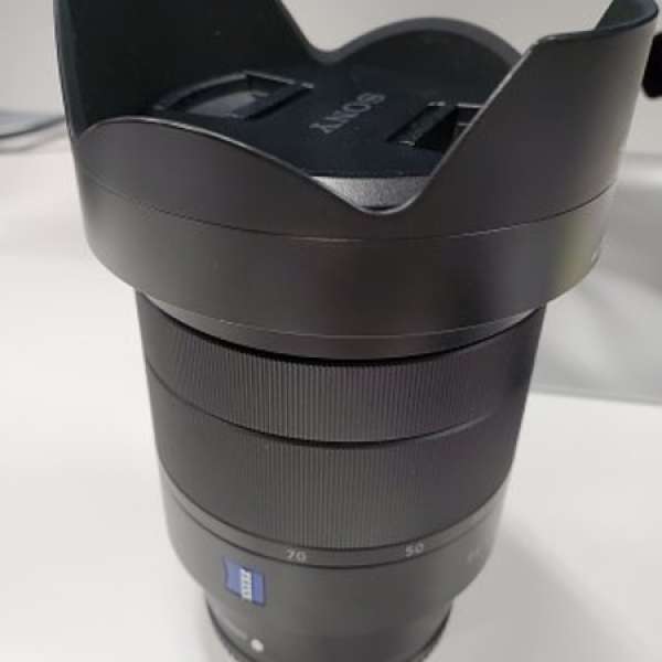 Sony Zeiss 24-70mm F4 ZA OSS with HOOD