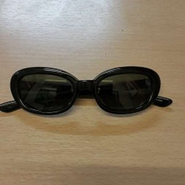 極新 DKNY 黑色 直臂 太陽眼鏡,只售HK$180(不議價,請看貨品描述)