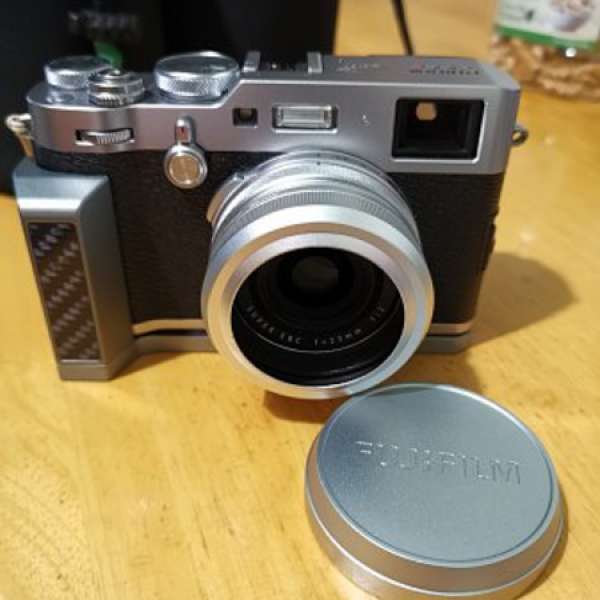 X100F 銀色有單有盒9成新行貨過保