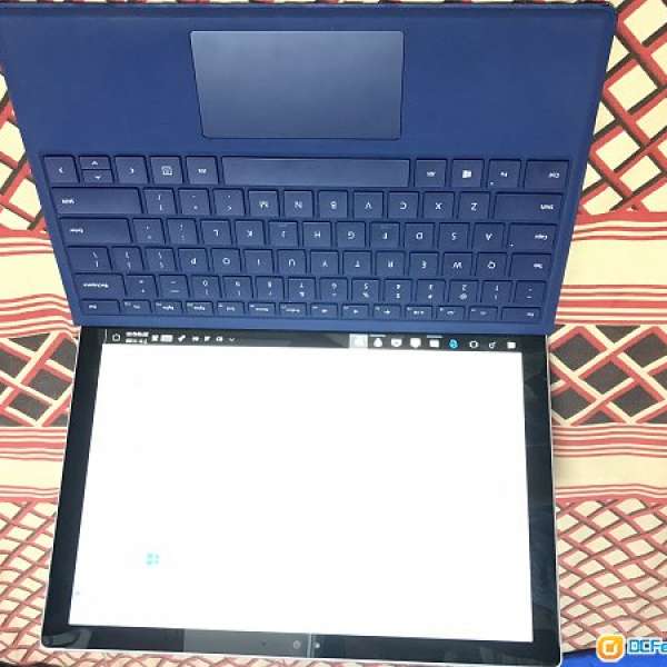 99% New Surface Pro 4 i7 8GB Ram 256 SSD 連 85%New Type Cover + 筆
