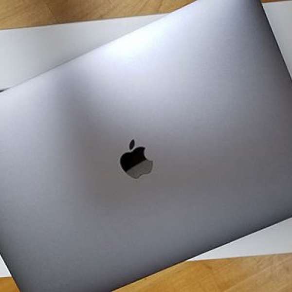 MacBook Pro 15" 512GB AppleCare 至 2020/9月
