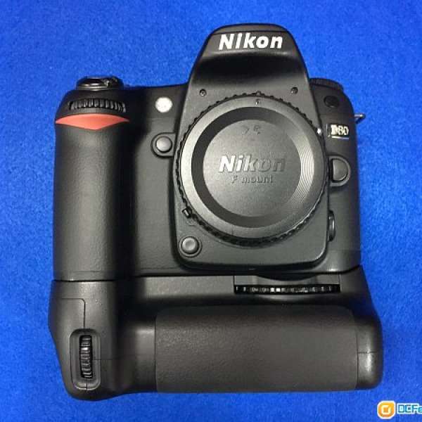 Nikon D80 + MB-D80