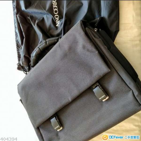 NINO CERRUTI travelling bag-Brand New