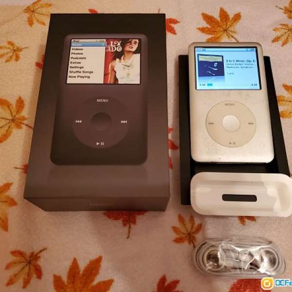 Apple iPod classic 160GB music player (White color)
