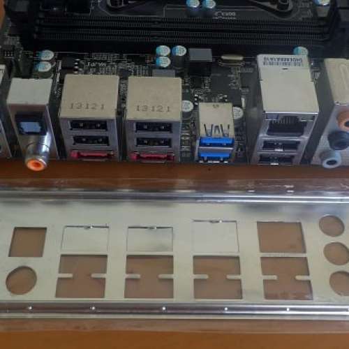 (新淨 X79) GIGABYTE X79-UD3主板連背板送Xeon E5-2609 CPU (運作正常 )