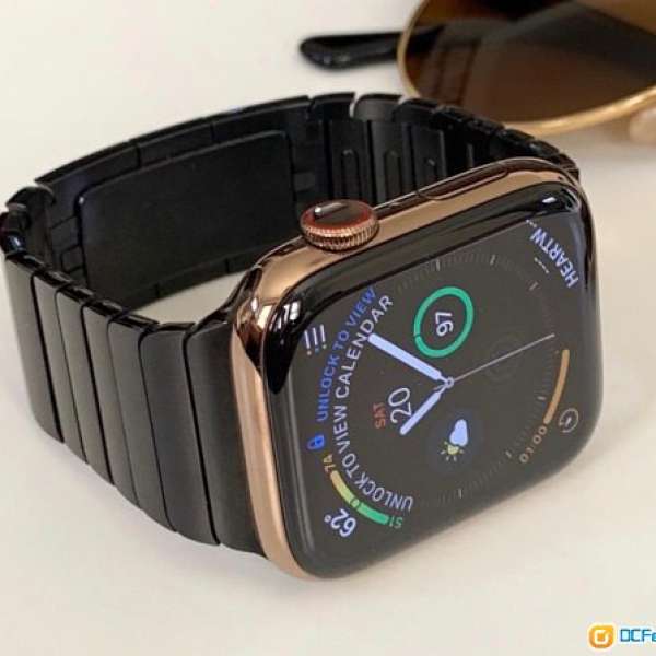 Apple Watch 4 金色不鏽鋼配link Bracelet 黑鋼錶帶 Dcfever Com