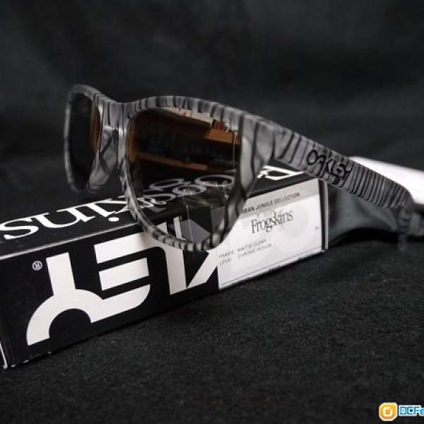 OAKLEY FROGSKINS CHROME RIDIUM 水銀鏡 勁平 太陽眼鏡