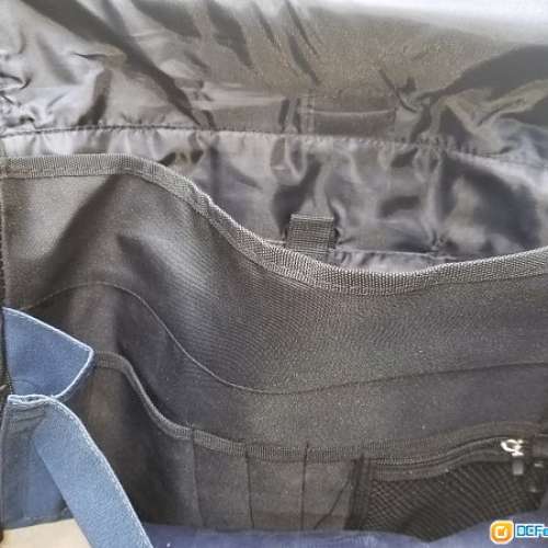 黑色  八成新 孭袋