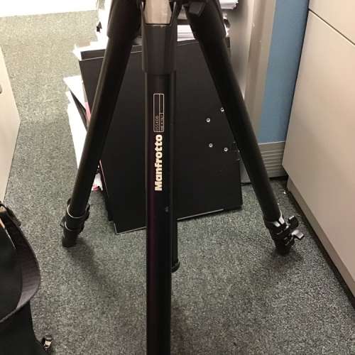Manfrotto 055 XDB aluminium tripod + Velbon QHD-71Q ball head