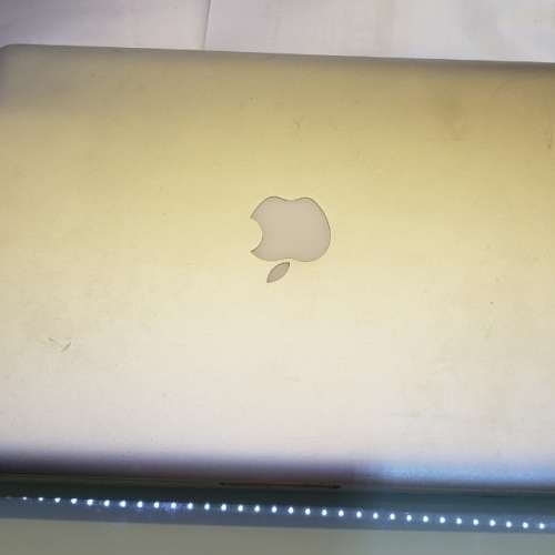 Apple Macbook 13 2.4GHz 4GB ram 500GB HD DVD