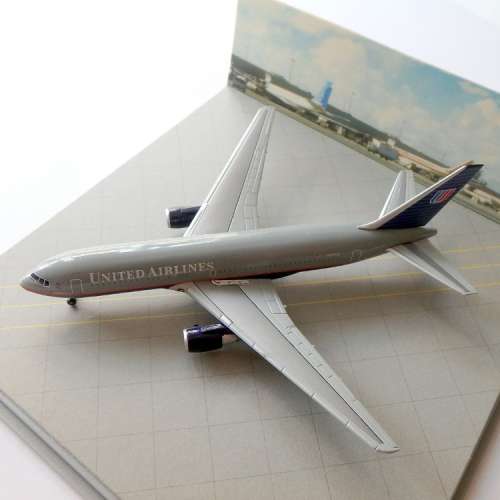 Dragon Boeing 767-200 1/400 scale Diecast model United Airlines聯合航空飛機模型