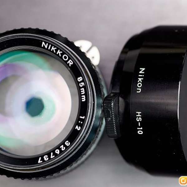 Nikon Nikkor 85mm F/2 Ai-S + HS-10 hood