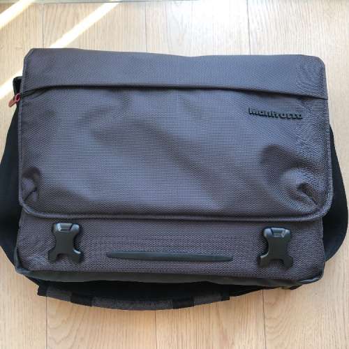 極新 Manfrotto Manhattan Speedy 10 Messenger