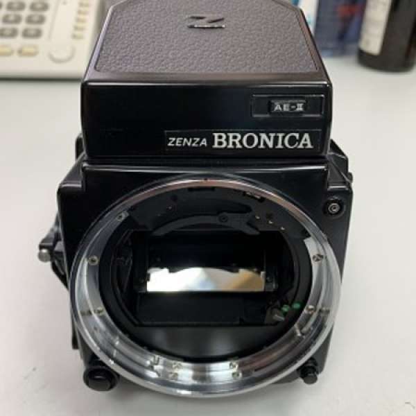 Bronica ETR Si body + film back + AEii