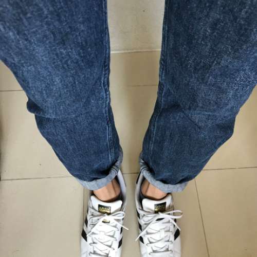 H&M slim fit 深藍色牛仔褲！