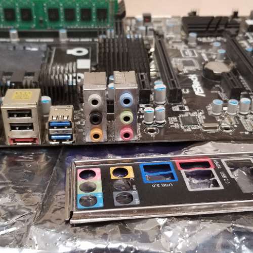 ASRock 970 Extreme3 R2.0 + CORSAIR 4GB 1333 RAM + Win10 RPO 正版數字激活