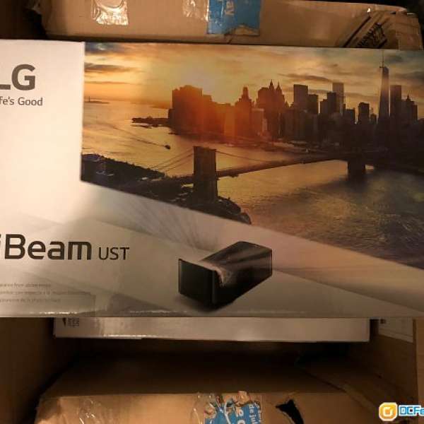 LG Minibeam PF1000U 超短焦投影機