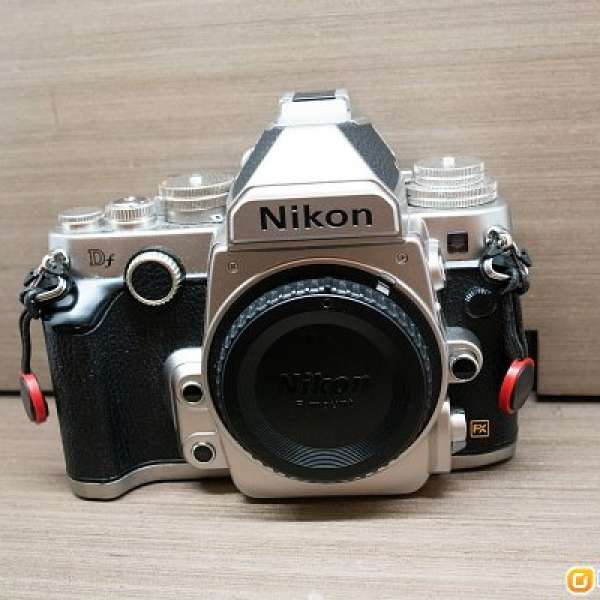 Nikon Df Silver + Nikon AF-S 24-70 f/2.8