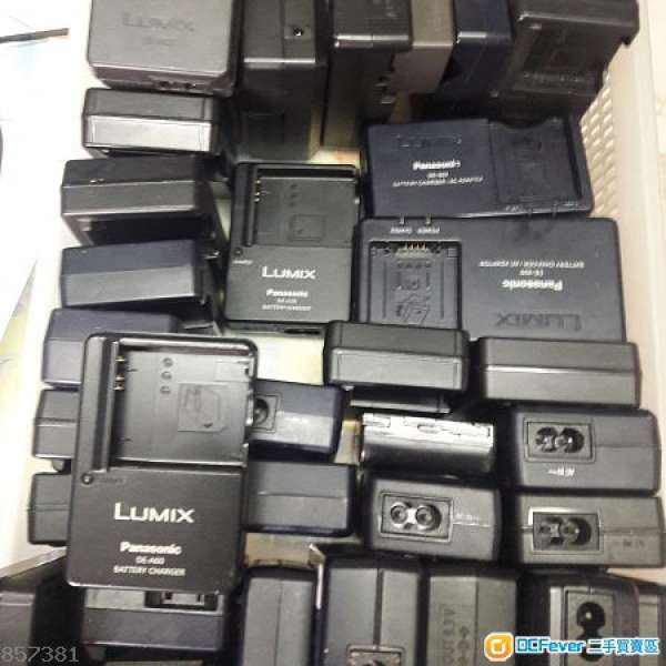 panasonic LUMIX  數碼相機，錄影機 原廠充電器， 電池