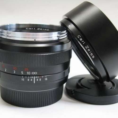 Carl Zeiss Planar T* 1.4/50 (EF Mount)