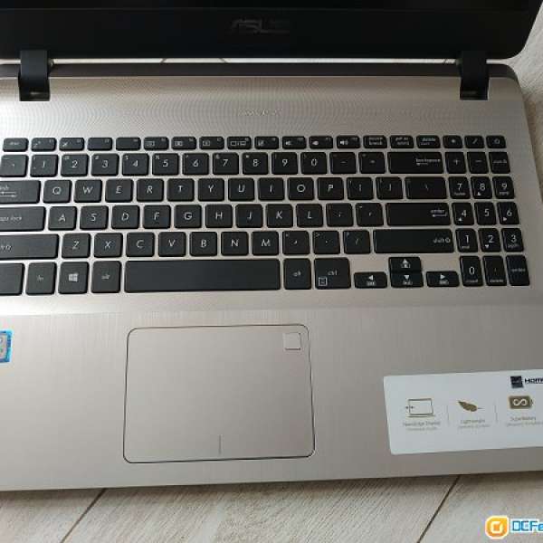 Asus x507 i5-8250u 8g ram 240ssd+1000gb hd 15.6吋 1920x1080