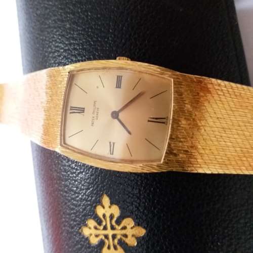 Patek Philippe 百達翡麗 18K Gold Extra Thin Tonneau Watch