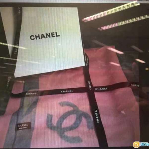 100%全新正品Chanel香奈兒大Logo粉紅及混灰秋冬頸巾 (連原裝紙袋及原裝盒）