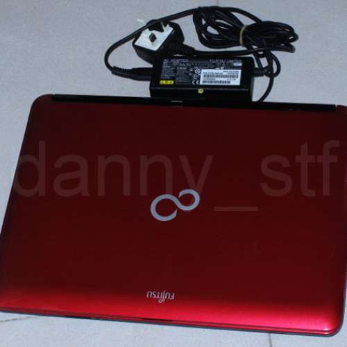 Fujitsu LH530 Red 14" i3 四核 2GB Ram / 320GB HD Notebook 手提電腦