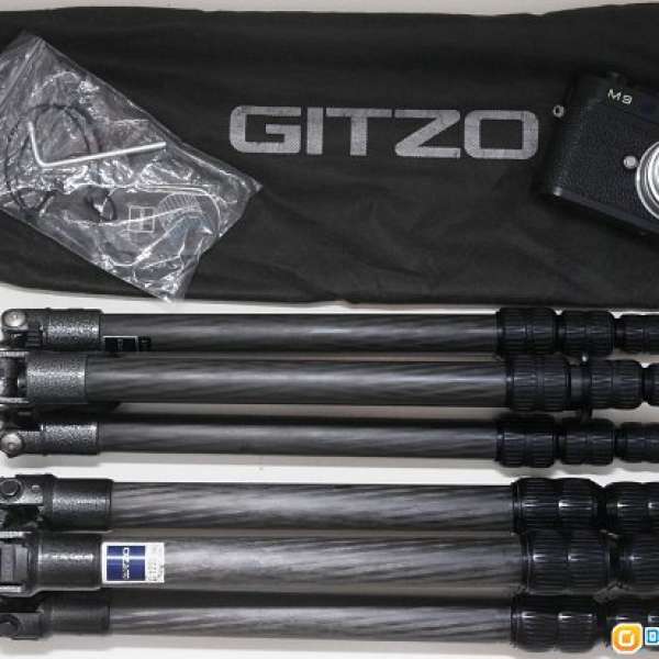 放售兩支Gitzo碳纖脚(G1128 MK2 法國制)(旅行摺腳 GT1541T又輕又穩陣)兩支同為3節4...