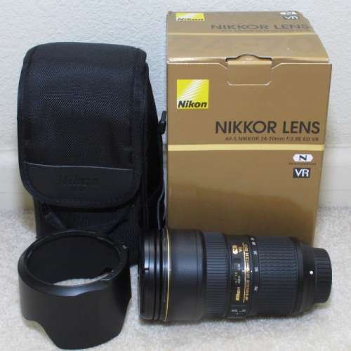 Nikon 24-70mm f/2.8 VR