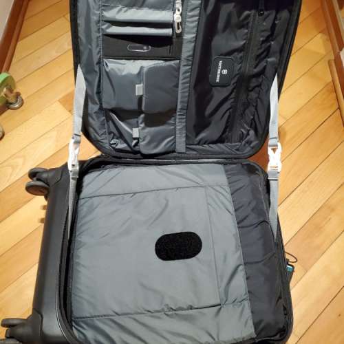 Victorinox spectra 2.0 expandable dual access 20” Rolling Case拖喼