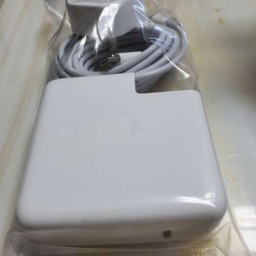 Apple Macbook 原裝充電器/線 61W USB-C 電源轉換器 官網$499