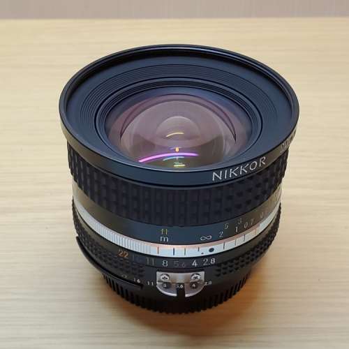 Nikon ais 20mm f2.8 連HK-14 hood