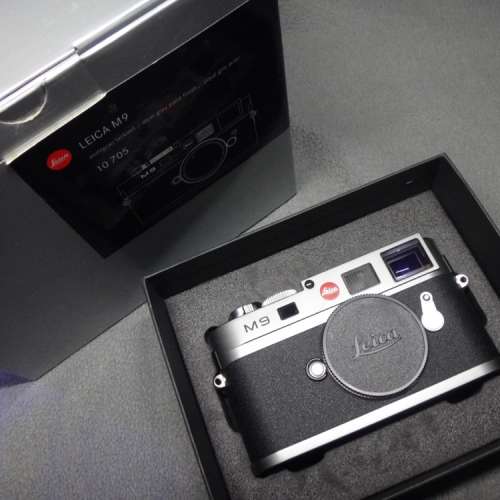 Leica M9 18MP Digital Range Finder Camera (Steel Grey, Body Only)