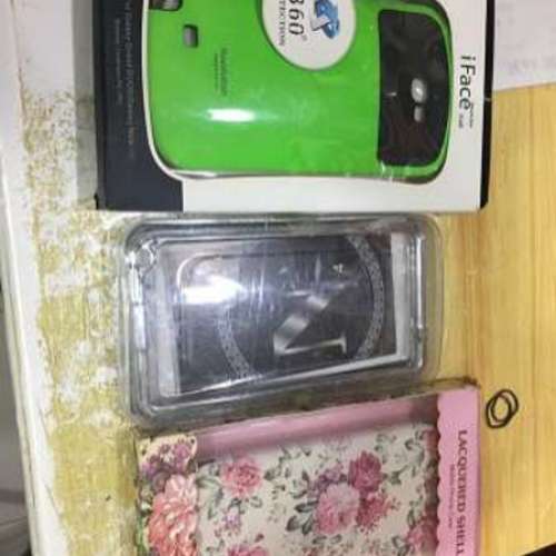 還報清屋放Samsung. LG. iPhone手機套多個， 有意pm取