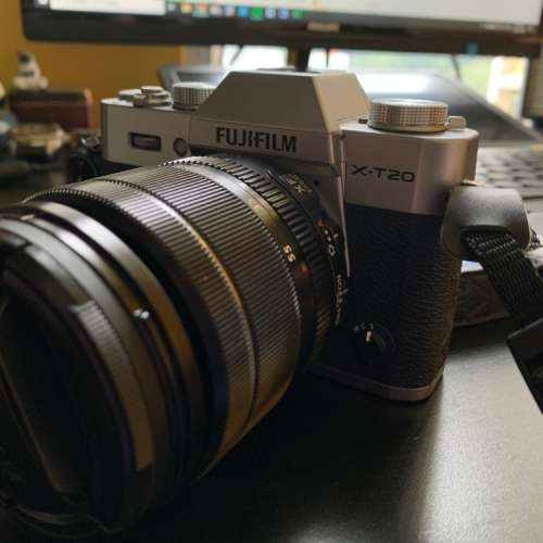 銀色Fujifilm X-T20 with XF18-55