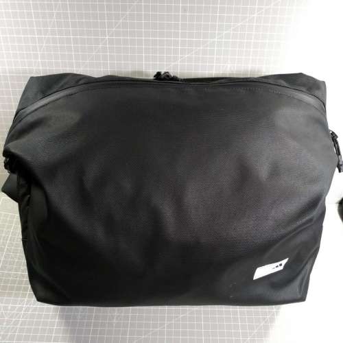Adidas Super Bag, 99% new (40 x 28 x 12 cm)