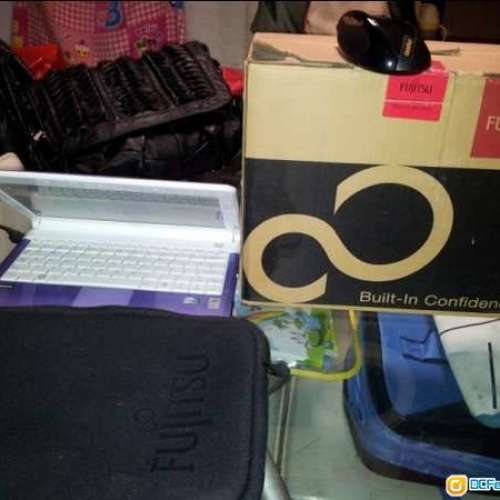 紫白色富士通 M2010 net book  全套齊盒全原裝行貨..交換note book