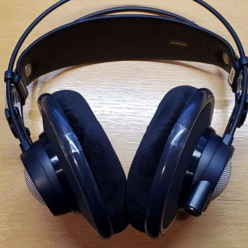 AKG K702