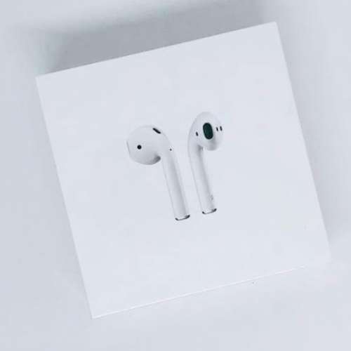 全新 AirPods(2代) 有線充電