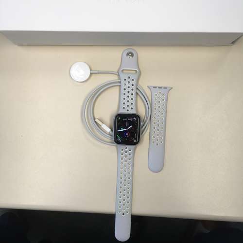 Apple Watch series 4 44mm LTE 銀色