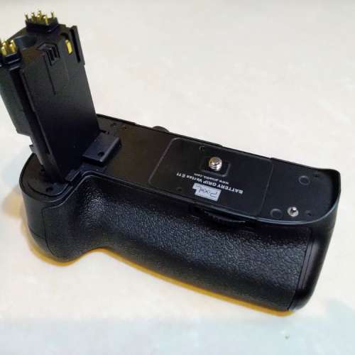 二手副廠Pixel品牌 Battery Grip Vertax E11 (EOS 5D mk.3專用電池直倒)